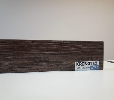 Плинтус Kronotex KTEX1 D4791 Дуб коричневый Макро